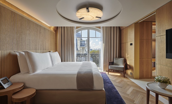 The Eiffel Writer's Suite - Bedroom